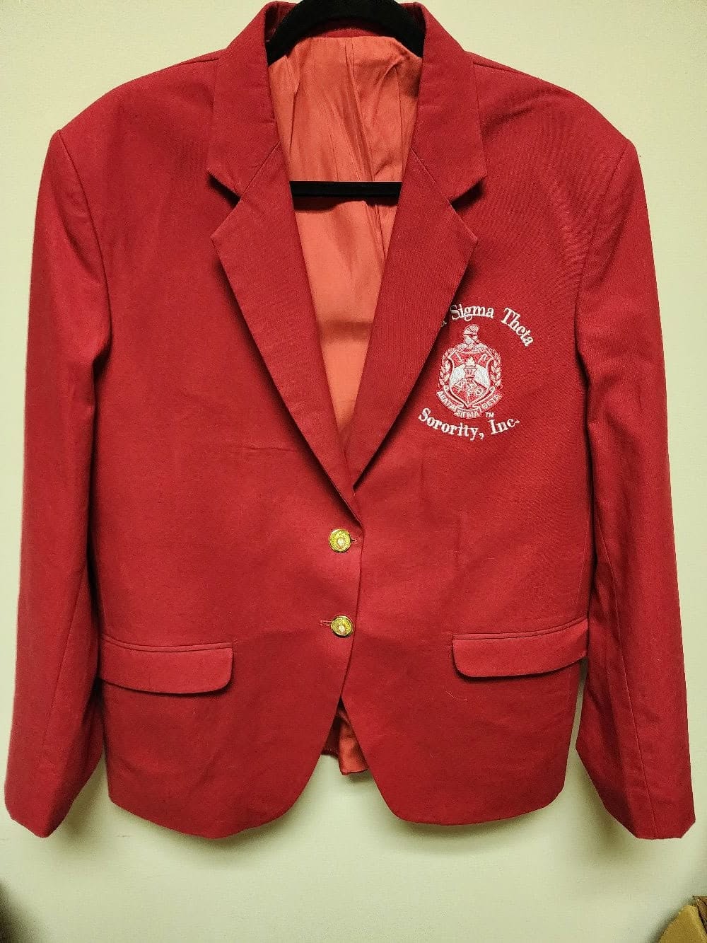 Red vintage crest blazer with solid color lining